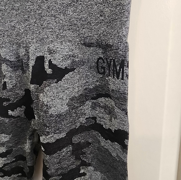 Gymshark Gray/black Camo Print Leggings Size Med - Picture 3 of 6